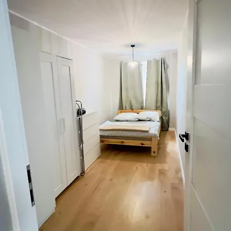 Lägenhet Przyjazny Kat Poznań